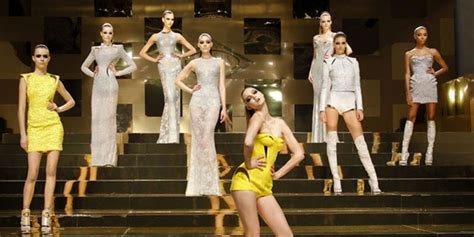 versace storia della moda sintesi|gianni versace infanzia.